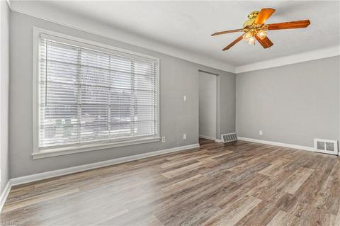 415 E 275th St, Euclid, OH 44132 photo 6