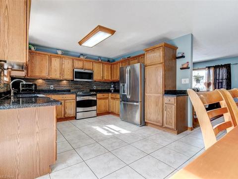 360 Pemberton Dr, Elyria, OH 44035 photo 6