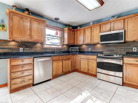 360 Pemberton Dr, Elyria, OH 44035 photo 7