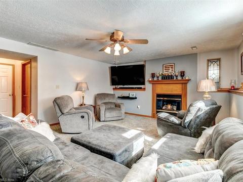 360 Pemberton Dr, Elyria, OH 44035 photo 9