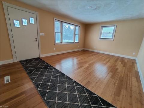 7550 Beverly Ave NE, Canton, OH 44721 photo 2