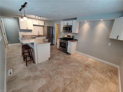 7550 Beverly Ave NE, Canton, OH 44721 photo 4