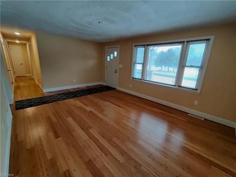 7550 Beverly Ave NE, Canton, OH 44721 photo 3