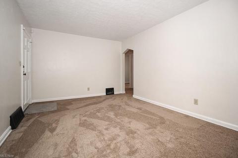 2321 E 35th St, Lorain, OH 44055 photo 4