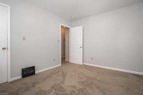 2321 E 35th St, Lorain, OH 44055 photo 11