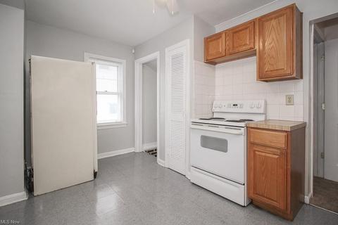 2321 E 35th St, Lorain, OH 44055 photo 6