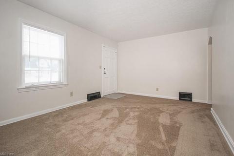 2321 E 35th St, Lorain, OH 44055 photo 5
