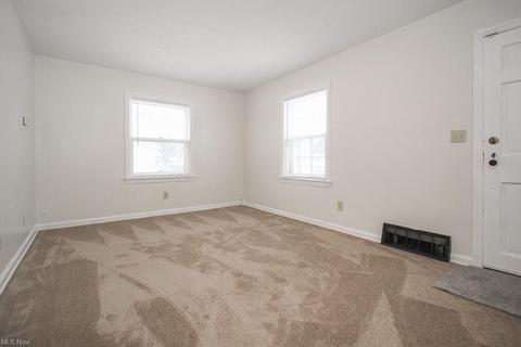 2321 E 35th St, Lorain, OH 44055 photo 3