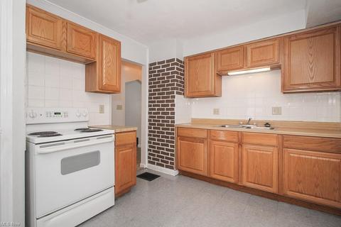 2321 E 35th St, Lorain, OH 44055 photo 7