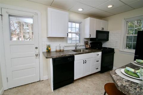 1829 Maple St, Wickliffe, OH 44092 photo 3