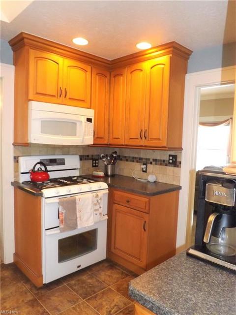 9636 Elsmere Dr, Parma, OH 44130 photo 10