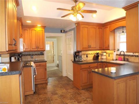 9636 Elsmere Dr, Parma, OH 44130 photo 9