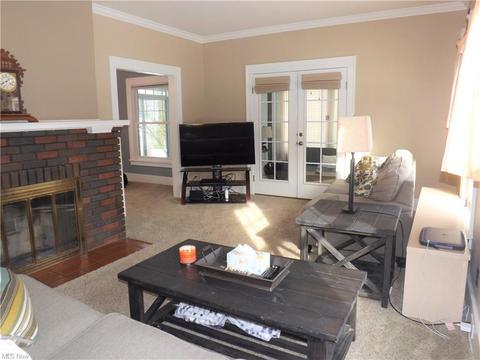 9636 Elsmere Dr, Parma, OH 44130 photo 5