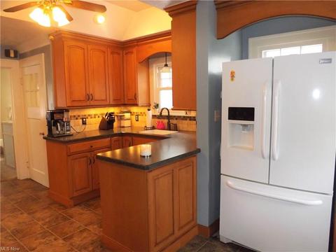 9636 Elsmere Dr, Parma, OH 44130 photo 11