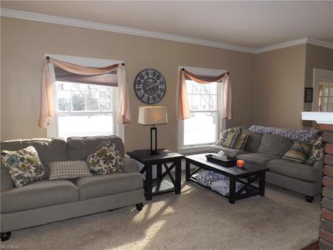 9636 Elsmere Dr, Parma, OH 44130 photo 3