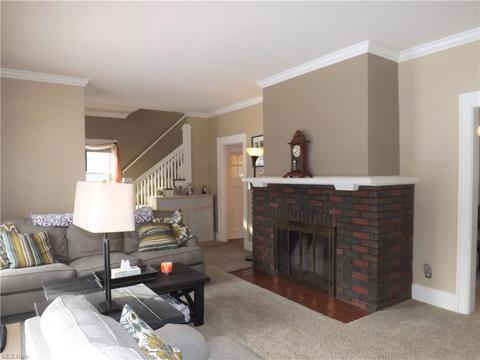 9636 Elsmere Dr, Parma, OH 44130 photo 6