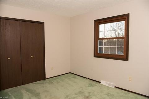 114 Hemlock Dr, Elyria, OH 44035 photo 12