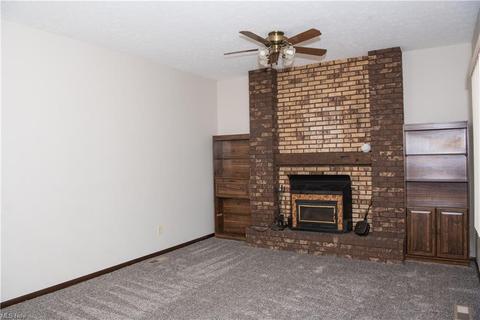 114 Hemlock Dr, Elyria, OH 44035 photo 2