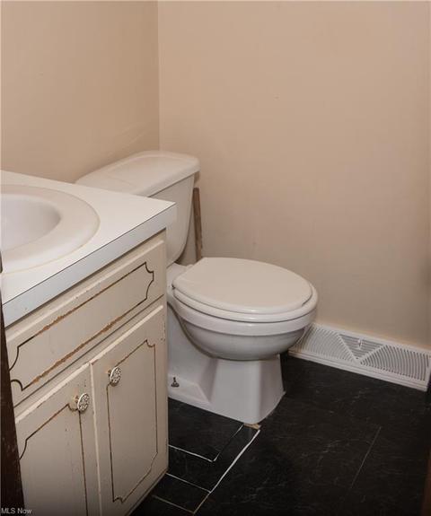114 Hemlock Dr, Elyria, OH 44035 photo 17