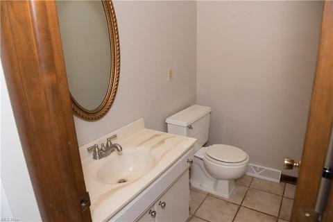 114 Hemlock Dr, Elyria, OH 44035 photo 8