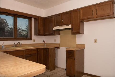 114 Hemlock Dr, Elyria, OH 44035 photo 6