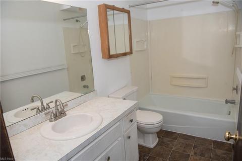 114 Hemlock Dr, Elyria, OH 44035 photo 18