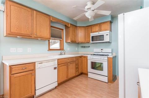 8170 Wright Rd, Broadview Heights, OH 44147 photo 6