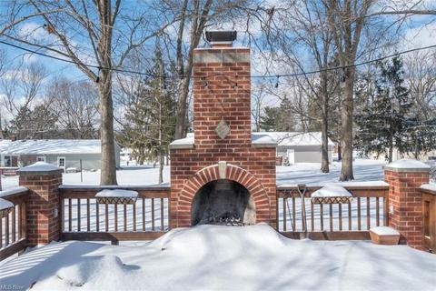 8170 Wright Rd, Broadview Heights, OH 44147 photo 2