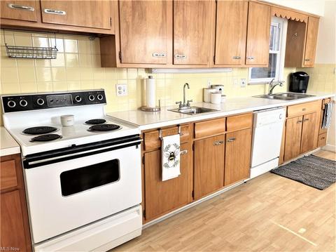 431 E 257th St, Euclid, OH 44132 photo 3