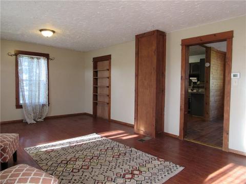 240 Winckles St, Elyria, OH 44035 photo 3