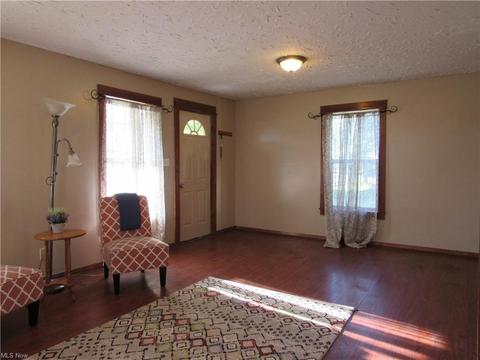 240 Winckles St, Elyria, OH 44035 photo 2