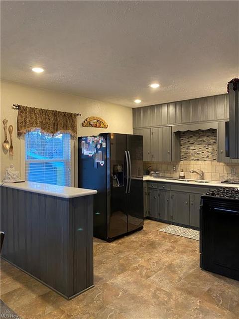 3008 Carpenter Rd, Ashtabula, OH 44004 photo 2