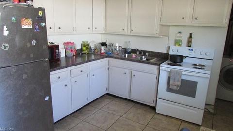 814 Baldwin Ave, Elyria, OH 44035 photo 3