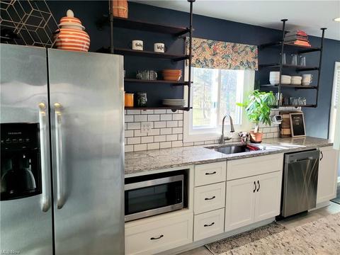 38000 Bainbridge Rd, Solon, OH 44139 photo 3
