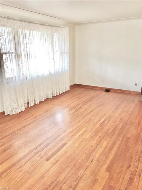 509 Creed St, Struthers, OH 44471 photo 3