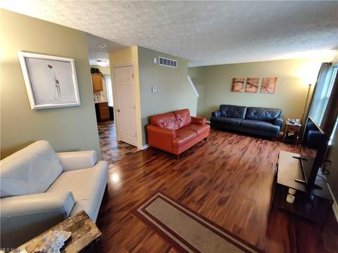708 E Crosier St, Akron, OH 44306 photo 2