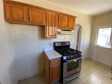 1025 E River St, Elyria, OH 44035 photo 4