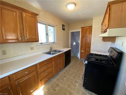 1025 E River St, Elyria, OH 44035 photo 2