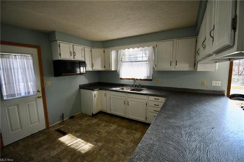 5860 Dunbar Ave, Ashtabula, OH 44004 photo 4
