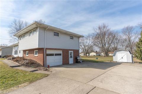 7031 Rolling Ridge Rd NE, Canton, OH 44721 photo 2