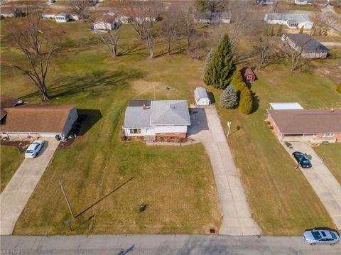 7031 Rolling Ridge Rd NE, Canton, OH 44721 photo 4