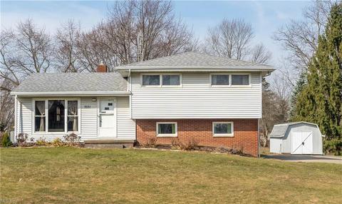 7031 Rolling Ridge Rd NE, Canton, OH 44721 photo 1