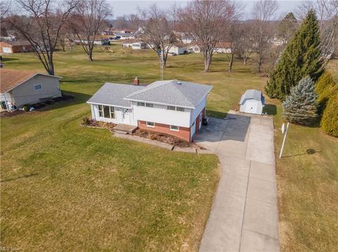 7031 Rolling Ridge Rd NE, Canton, OH 44721 photo 3