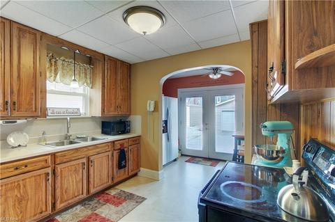 2427 10th St NW, Canton, OH 44708 photo 3