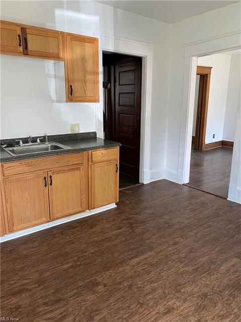 172 Elm St, Struthers, OH 44471 photo 2