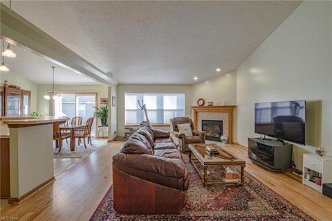 210 Falling Leaf, Seven Hills, OH 44131 photo 5