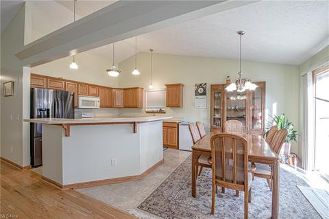 210 Falling Leaf, Seven Hills, OH 44131 photo 8