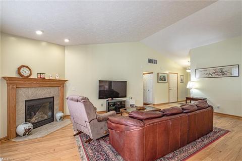 210 Falling Leaf, Seven Hills, OH 44131 photo 7