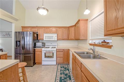 210 Falling Leaf, Seven Hills, OH 44131 photo 11
