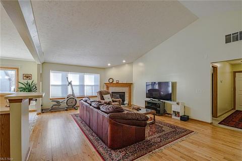 210 Falling Leaf, Seven Hills, OH 44131 photo 6